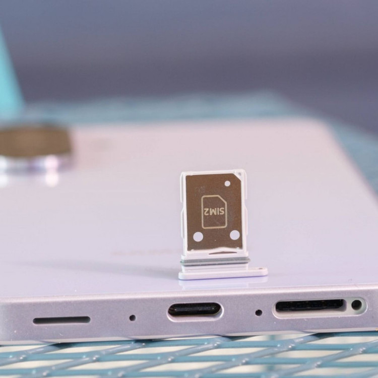 گوشی موبایل سامسونگ مدل Galaxy A36 دو سیم کارت ظرفیت 128 گیگابایت و رم 8 گیگابایت - ویتنام - به همراه شارژر 45 وات سامسونگ