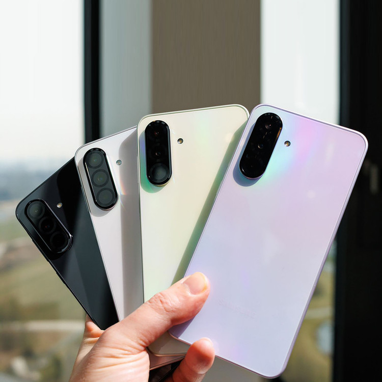 گوشی موبایل سامسونگ مدل Galaxy A36 دو سیم کارت ظرفیت 256 گیگابایت و رم 8 گیگابایت - ویتنام - به همراه هدفون بلوتوثی سامسونگ مدل Galaxy Buds FE