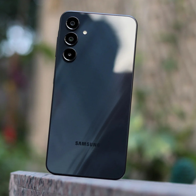 گوشی موبایل سامسونگ مدل Galaxy A16 4G دو سیم کارت ظرفیت 128 گیگابایت و رم 4 گیگابایت - ویتنام - به همراه شارژر 25 وات سامسونگ، 2 عدد کاور و 1 عدد محافظ صفحه نمایش