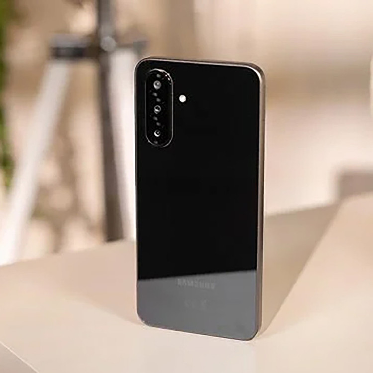 گوشی موبایل سامسونگ مدل Galaxy A26 دو سیم کارت ظرفیت 128 گیگابایت و رم 6 گیگابایت - به همراه شارژر 25 وات سامسونگ