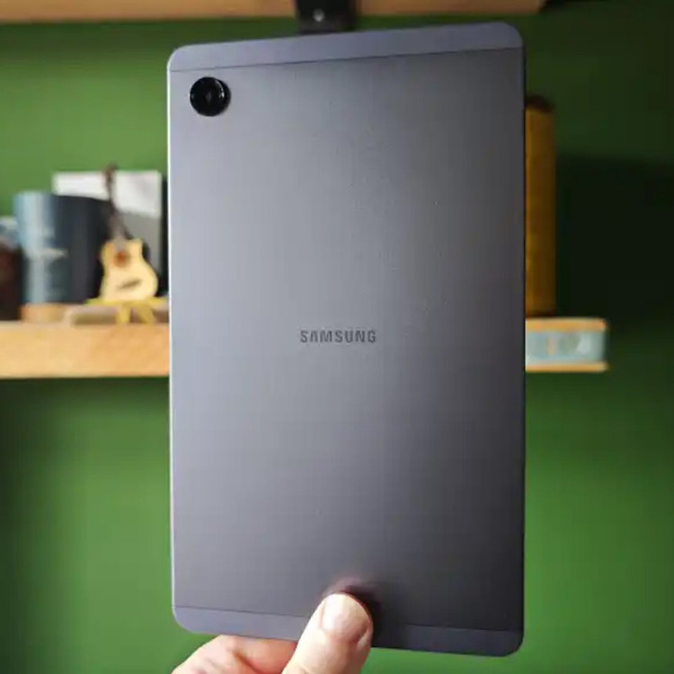 تبلت 8.7 اینچ سامسونگ مدل Galaxy Tab A11 4G، ظرفیت 64 گیگابایت و رم 4 گیگابایت، قابلیت پشتیبانی از سیم کارت، رزولوشن دوربین 8 مگاپیکسل، به همراه شارژر دیواری 25 وات سامسونگ مدل EP-TA800