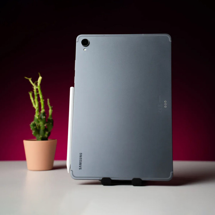 تبلت 11 اینچ سامسونگ مدل Galaxy Tab S11 Wi-Fi ظرفیت 128 گیگابایت و رم 12 گیگابایت به همراه کیبورد
