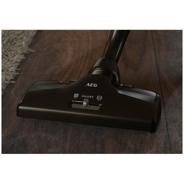 جاروبرقی 1800 وات آ ا گ مدل VX82-1-5DB